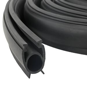 vidaXL Tesnenie gar&aacute;žov&yacute;ch dver&iacute; Čierna 41 x 33 mm 5,5 m PVC