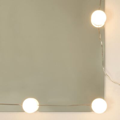 vidaXL Zrkadlová skrinka s LED biela 70x16,5x60 cm
