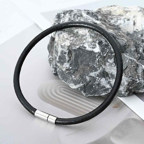 vidaXL Kožen&aacute; &scaron;n&uacute;rka Čierna &Oslash;4 mm x 50 m Koža