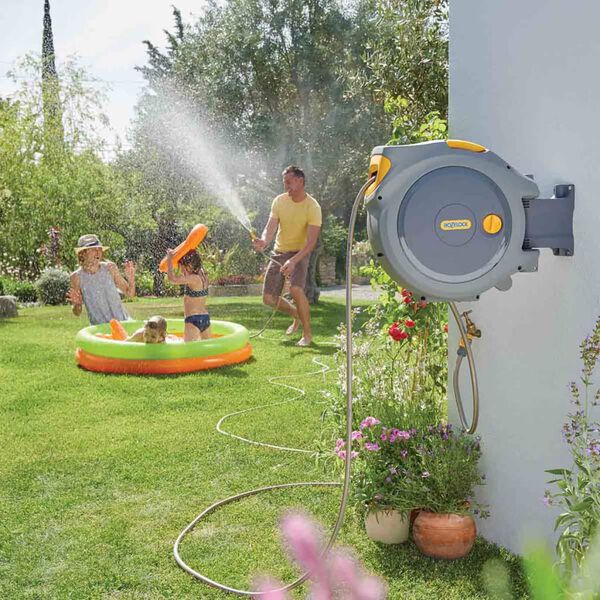 Hozelock N&aacute;stenn&yacute; hadicov&yacute; navijak s 25 m hadicou Auto Reel