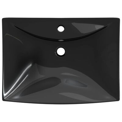 Čierne luxusné keramické umývadlo v tvare obdĺžnika s prepadom a otvorom na batériu