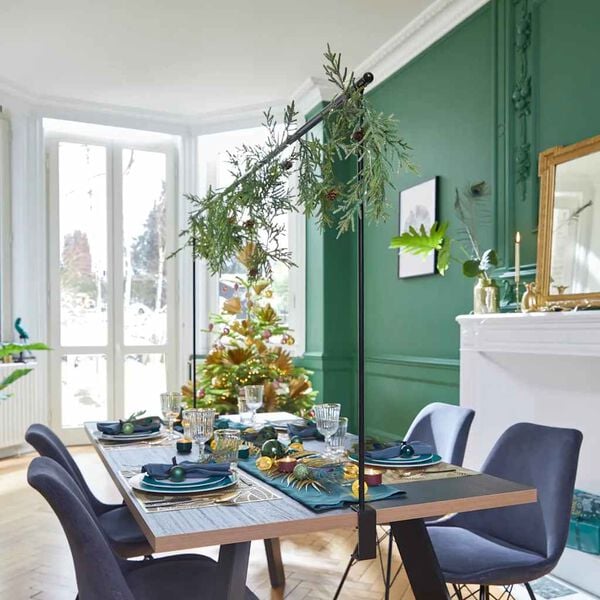 ProGarden Dekoračn&aacute; tyč na st&ocirc;l so svorkami kovov&aacute; čierna