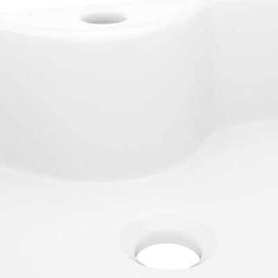 Biele štvorcové keramické umývadlo do kúpeľne s otvorom na batériu