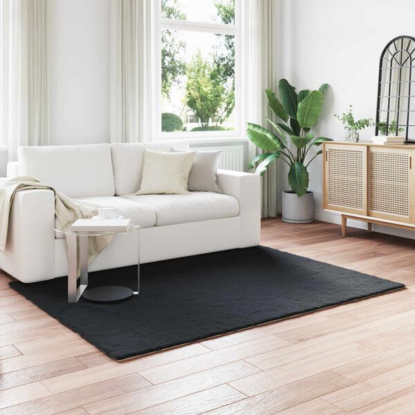 vidaXL Koberec z umelej kr&aacute;likovej kožu&scaron;iny Olite Čierna 140 x 200 cm